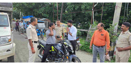 लखीसराय में ट्रैफिक जांच तेज, नियम तोड़ने वाले वाहन चालकों पर लगा जुर्माना
